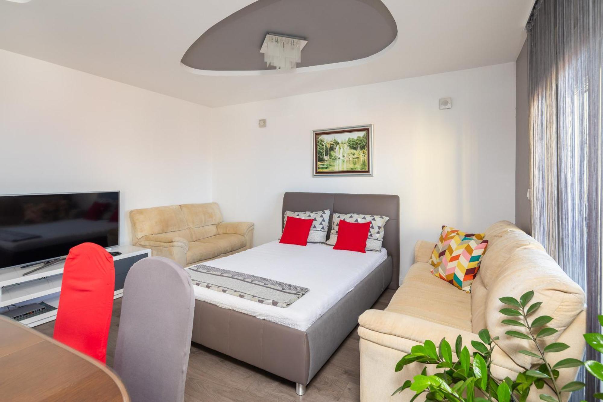 Apartments Ivan Омиш Экстерьер фото