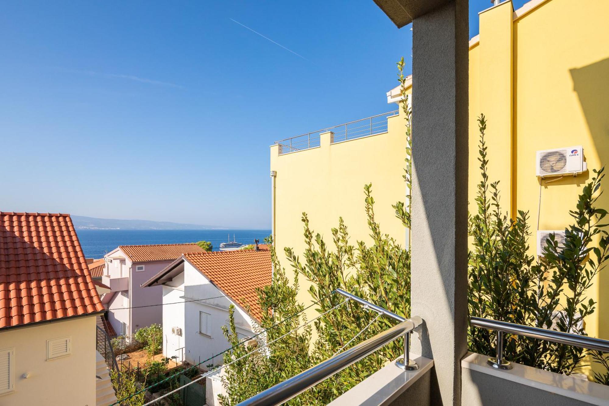 Apartments Ivan Омиш Экстерьер фото