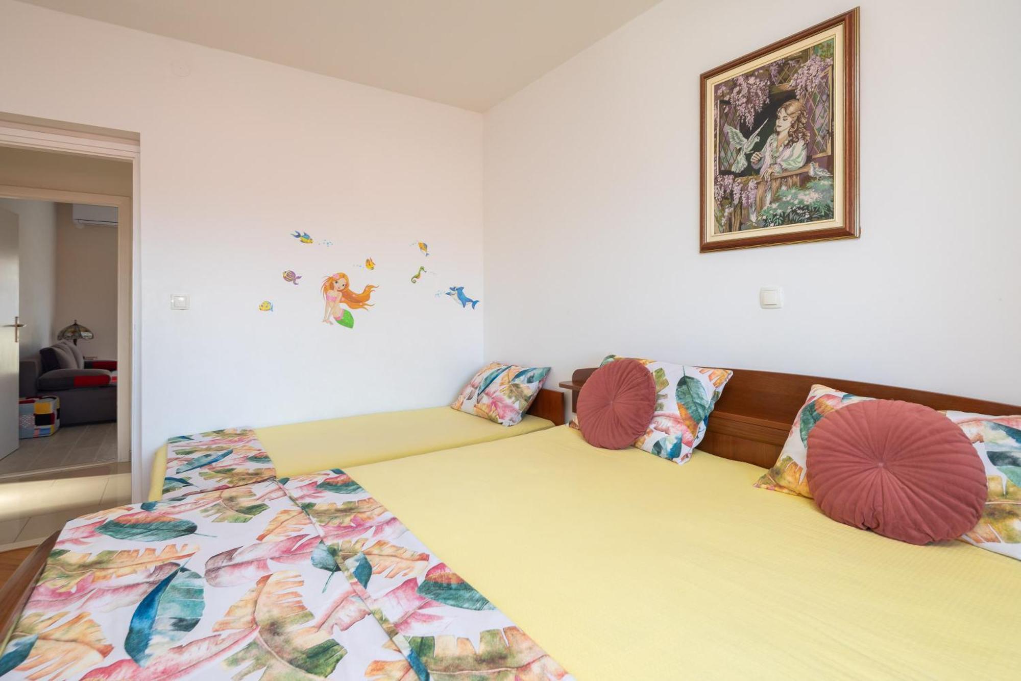 Apartments Ivan Омиш Экстерьер фото