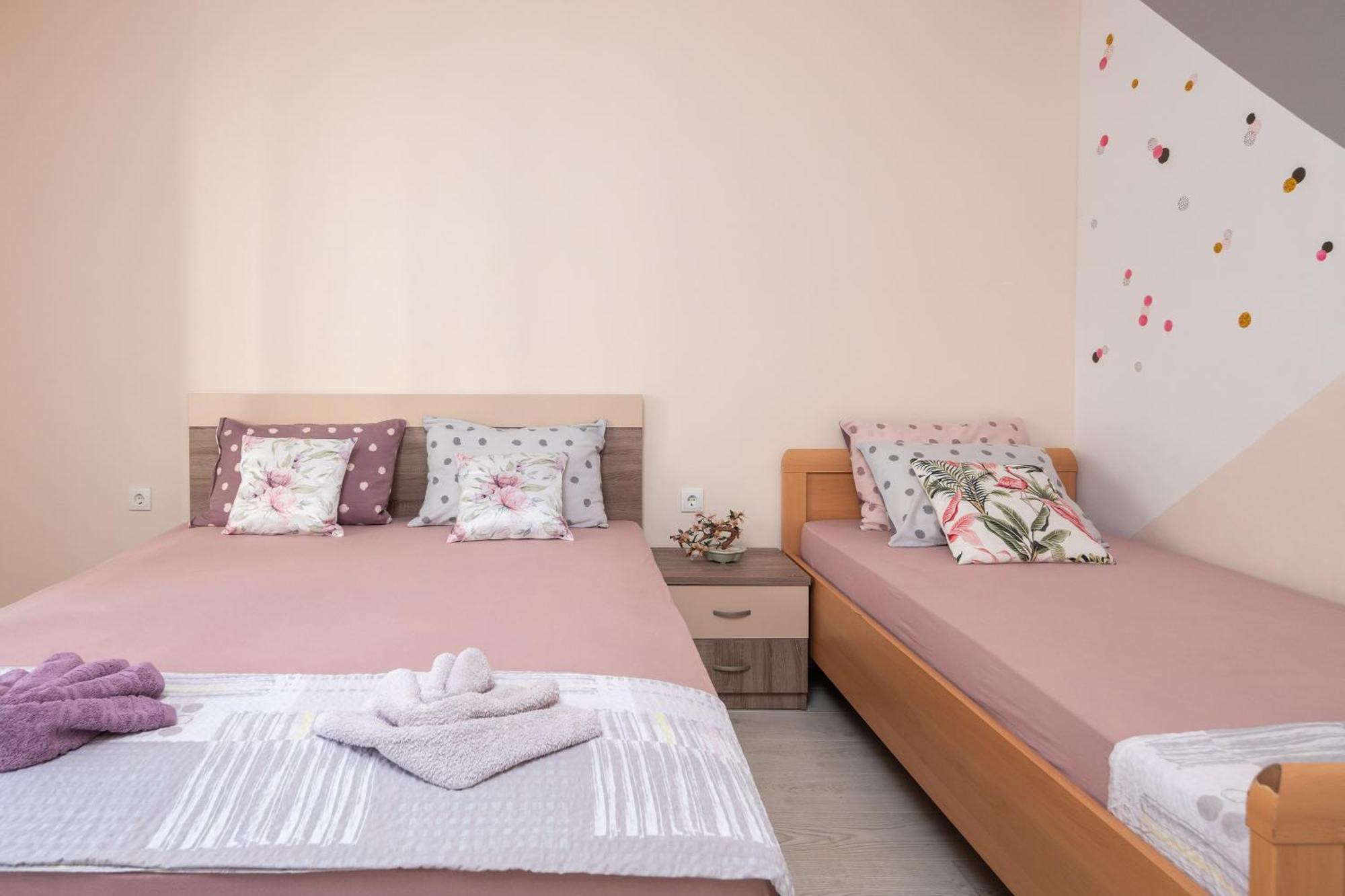 Apartments Ivan Омиш Экстерьер фото
