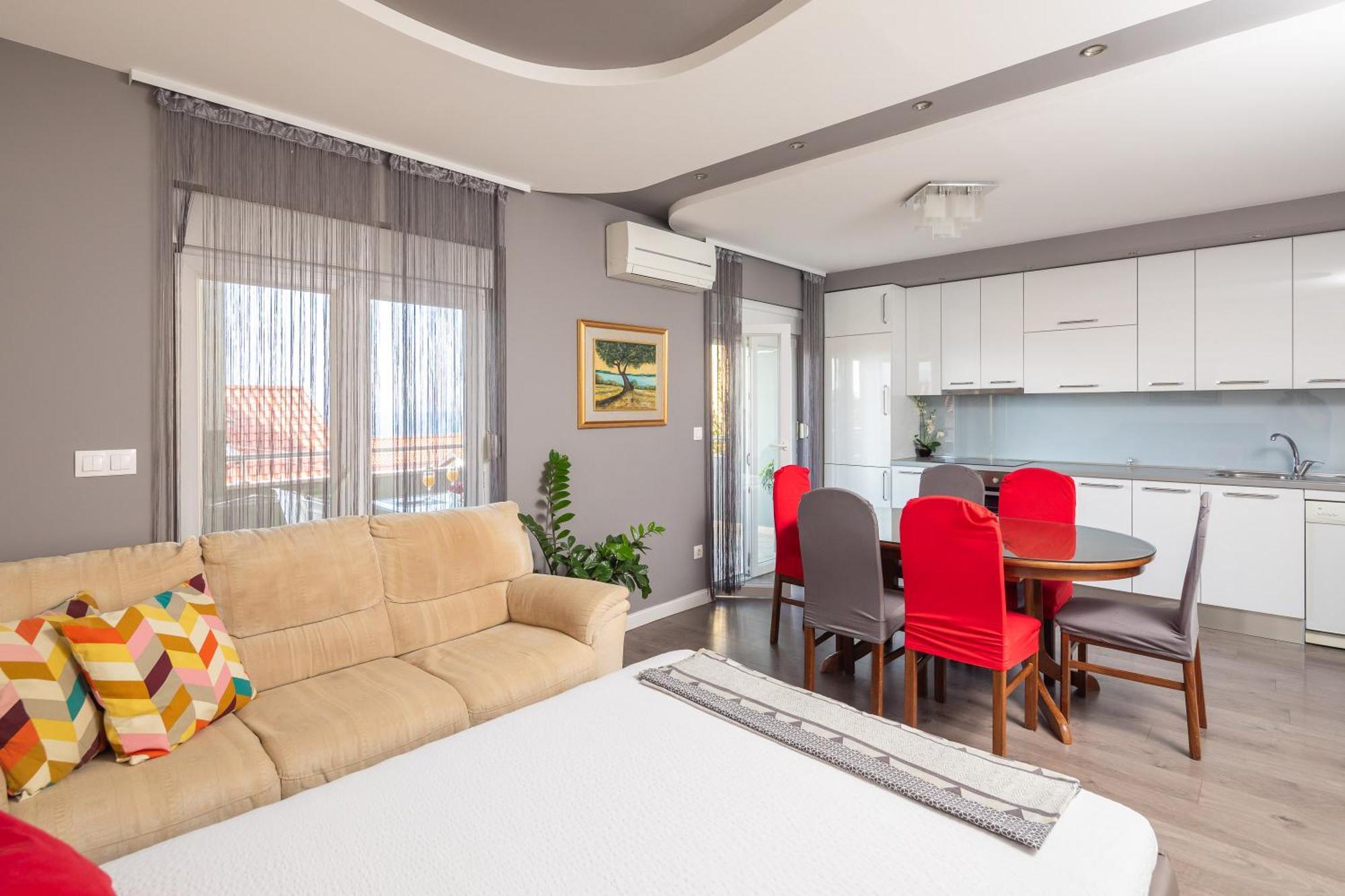 Apartments Ivan Омиш Экстерьер фото