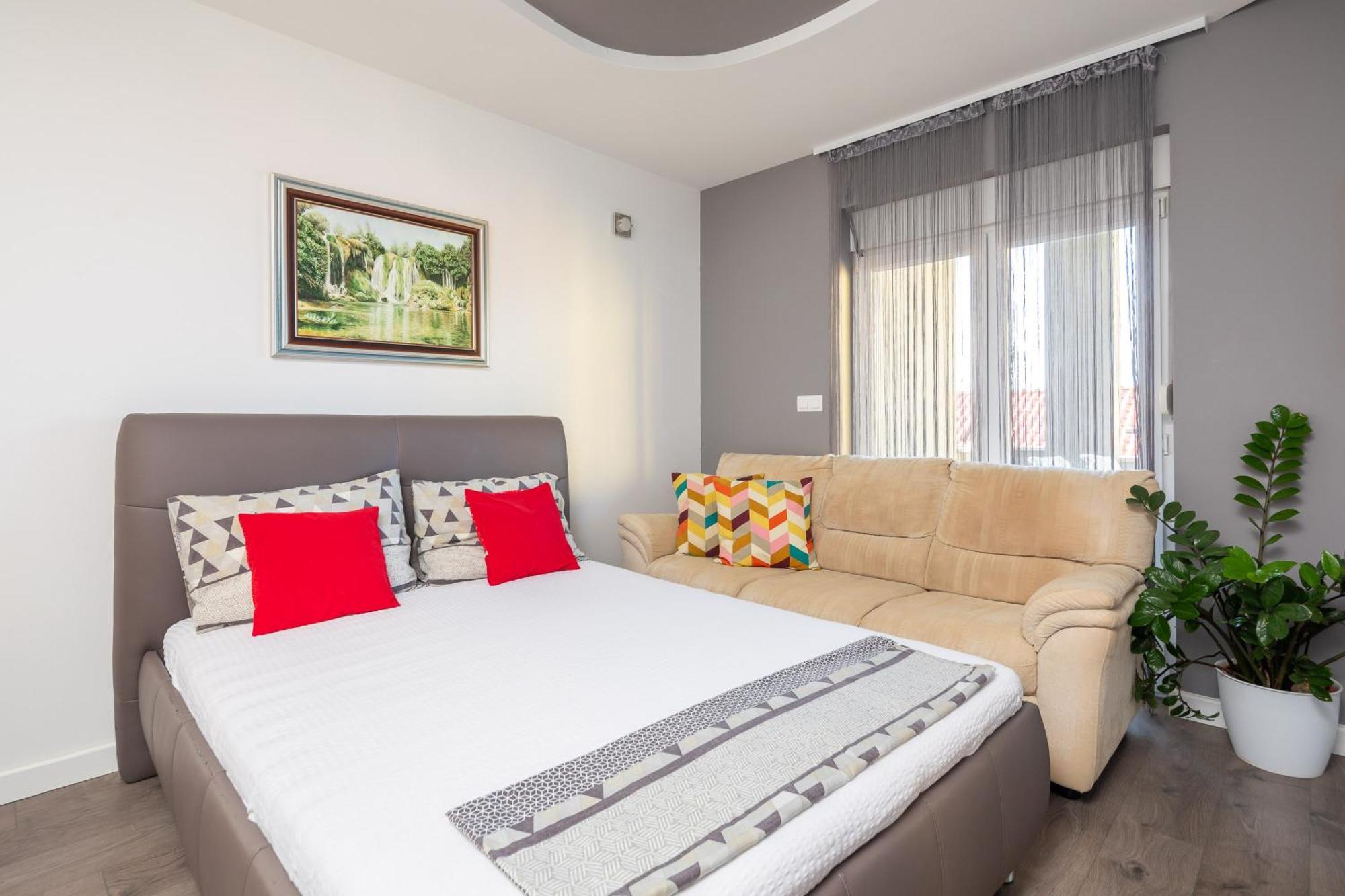 Apartments Ivan Омиш Экстерьер фото