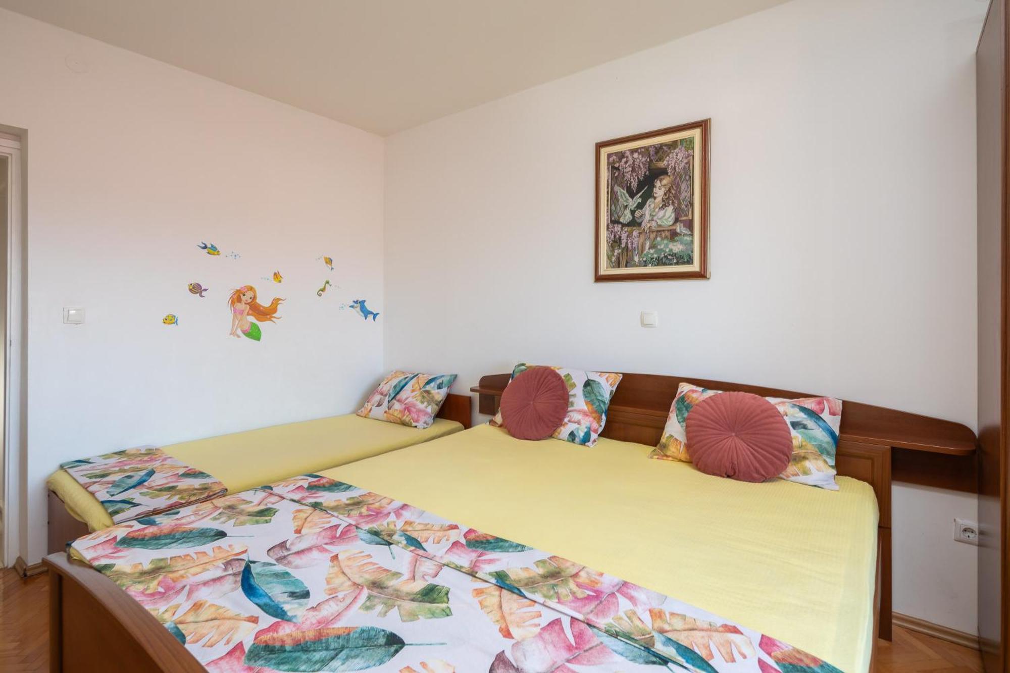 Apartments Ivan Омиш Экстерьер фото