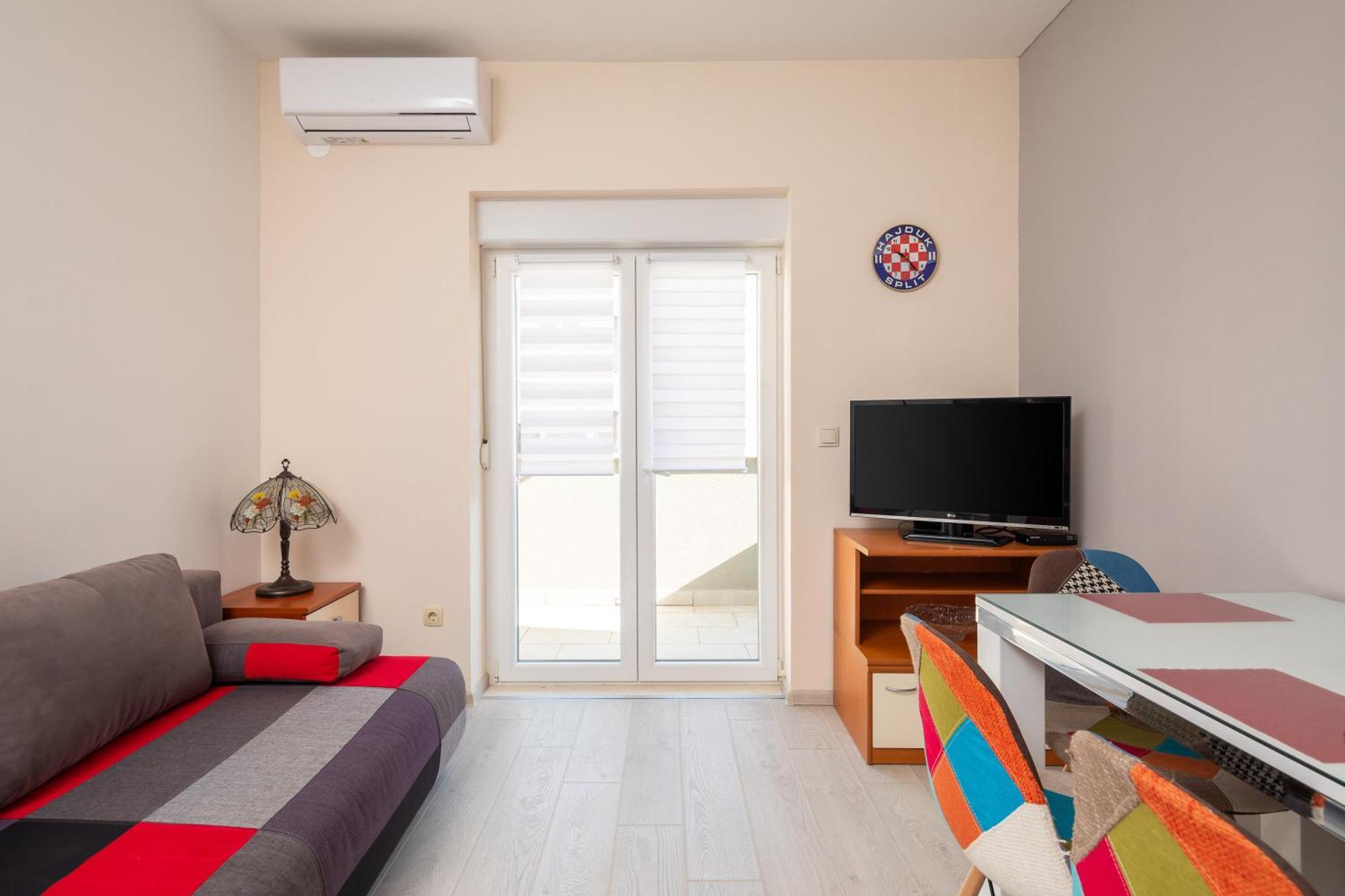 Apartments Ivan Омиш Экстерьер фото