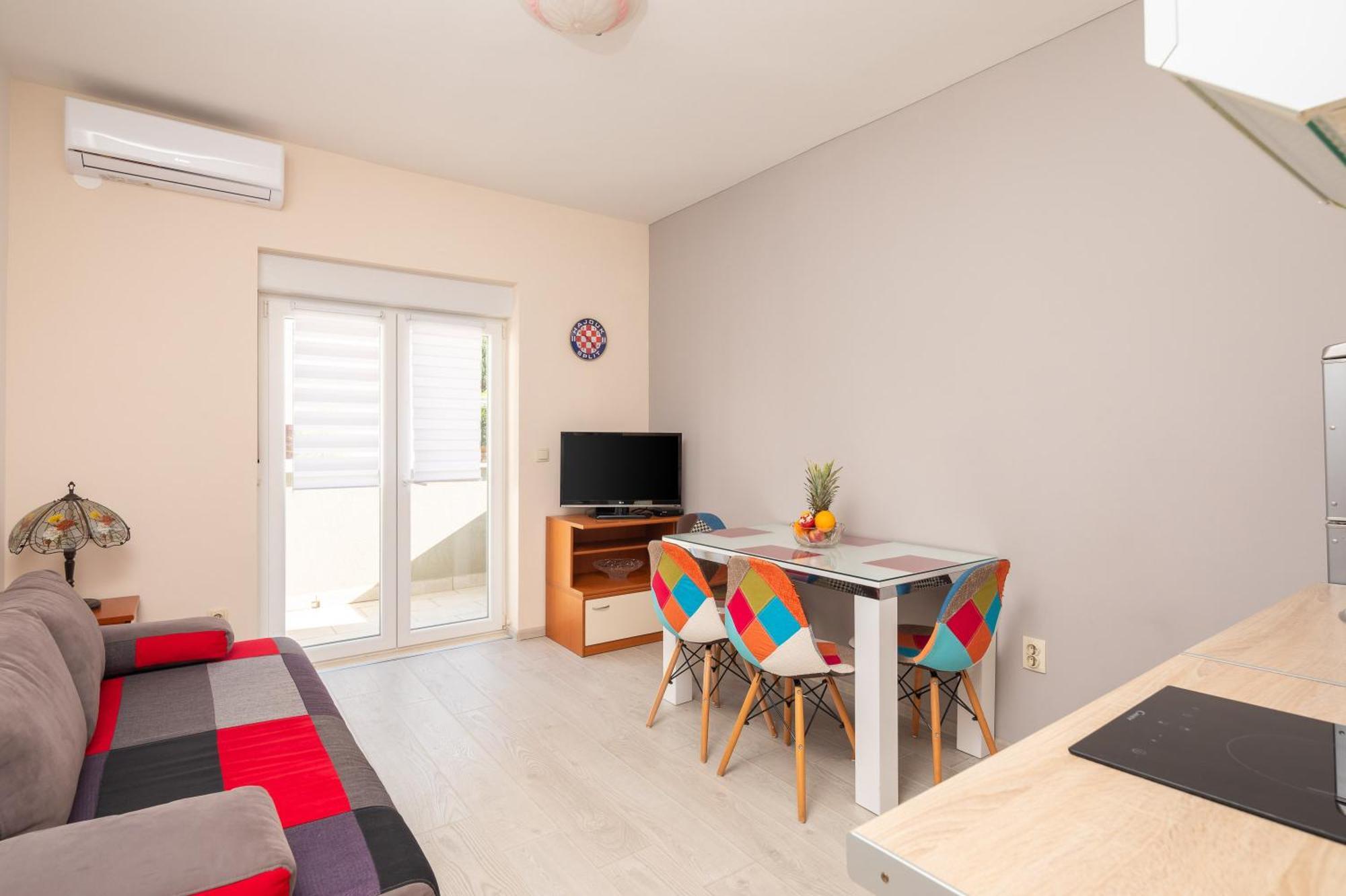 Apartments Ivan Омиш Экстерьер фото