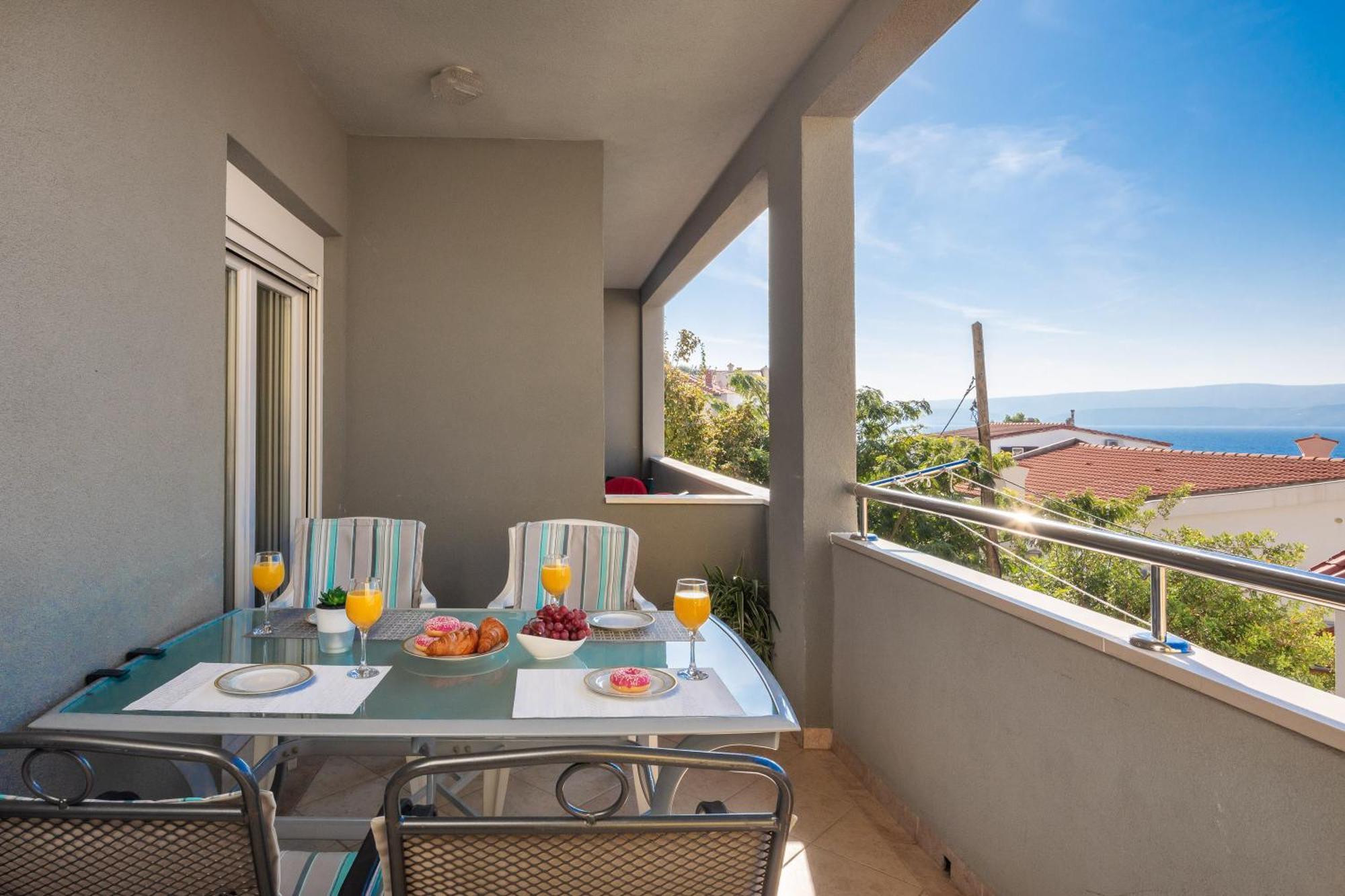 Apartments Ivan Омиш Экстерьер фото