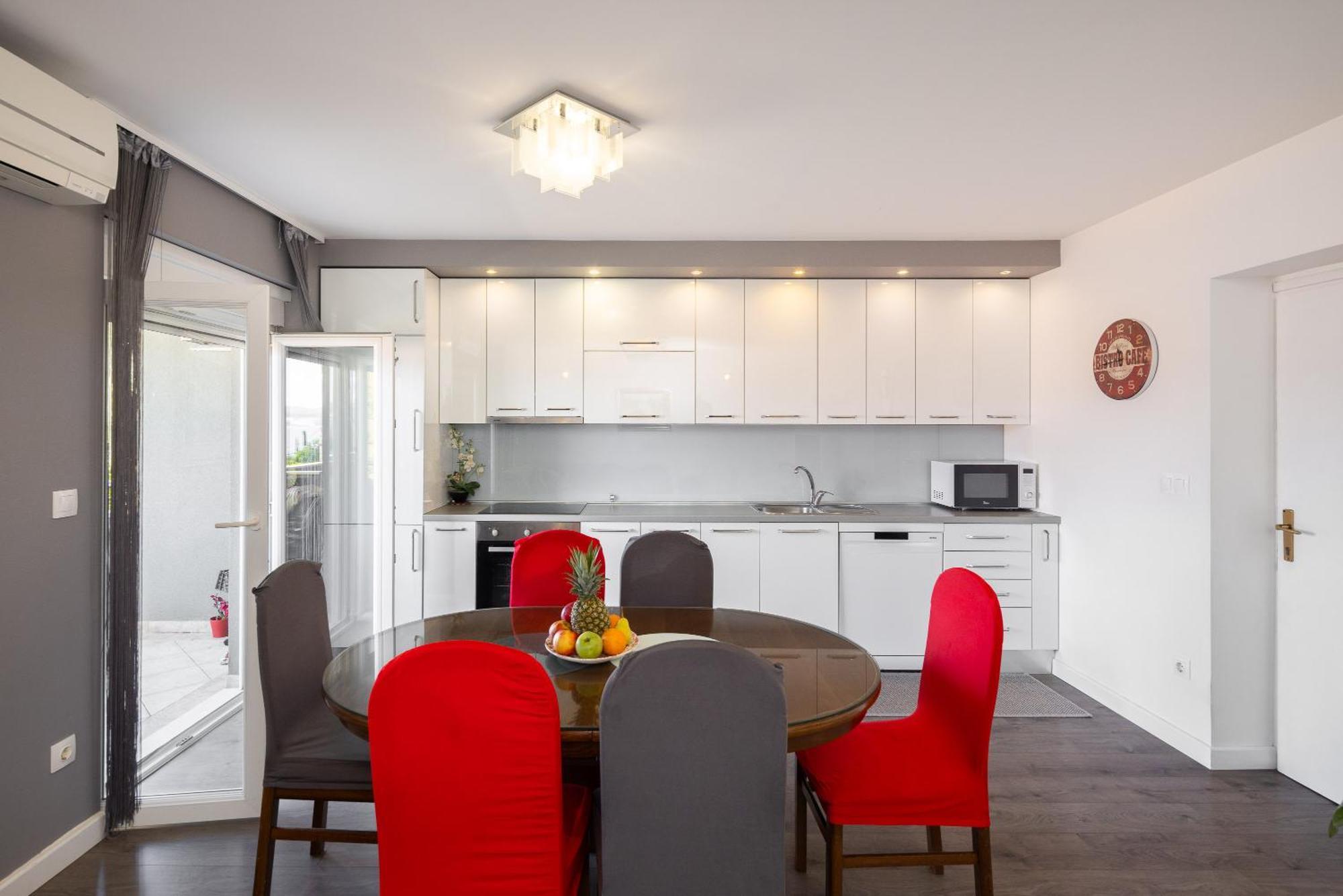 Apartments Ivan Омиш Экстерьер фото