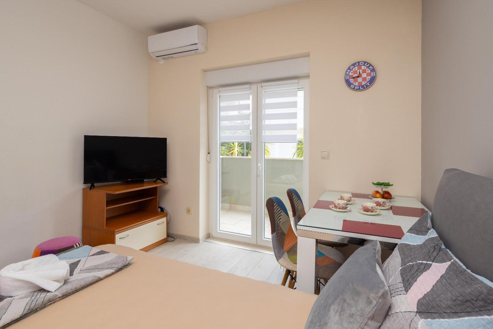 Apartments Ivan Омиш Экстерьер фото
