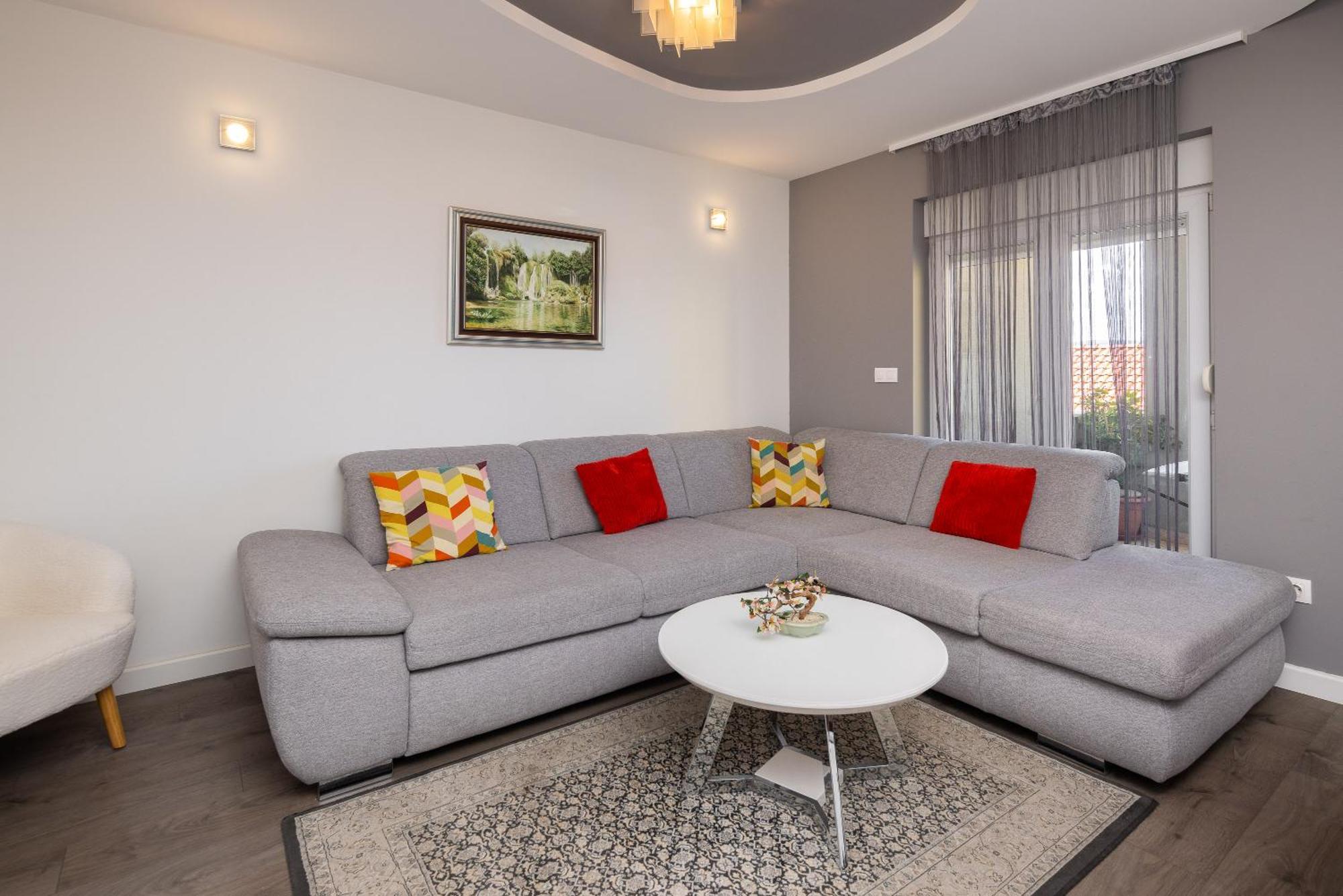 Apartments Ivan Омиш Экстерьер фото