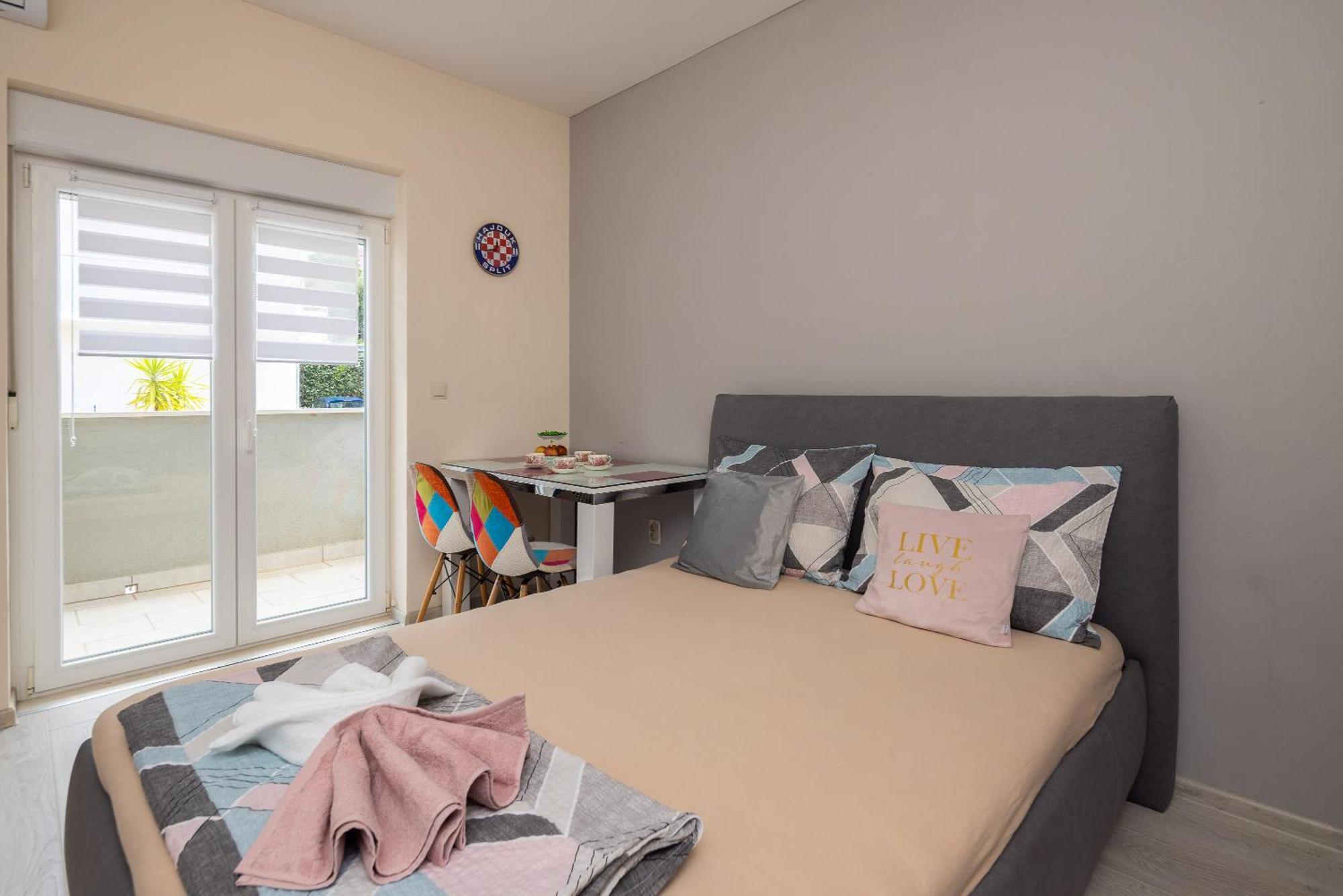 Apartments Ivan Омиш Экстерьер фото