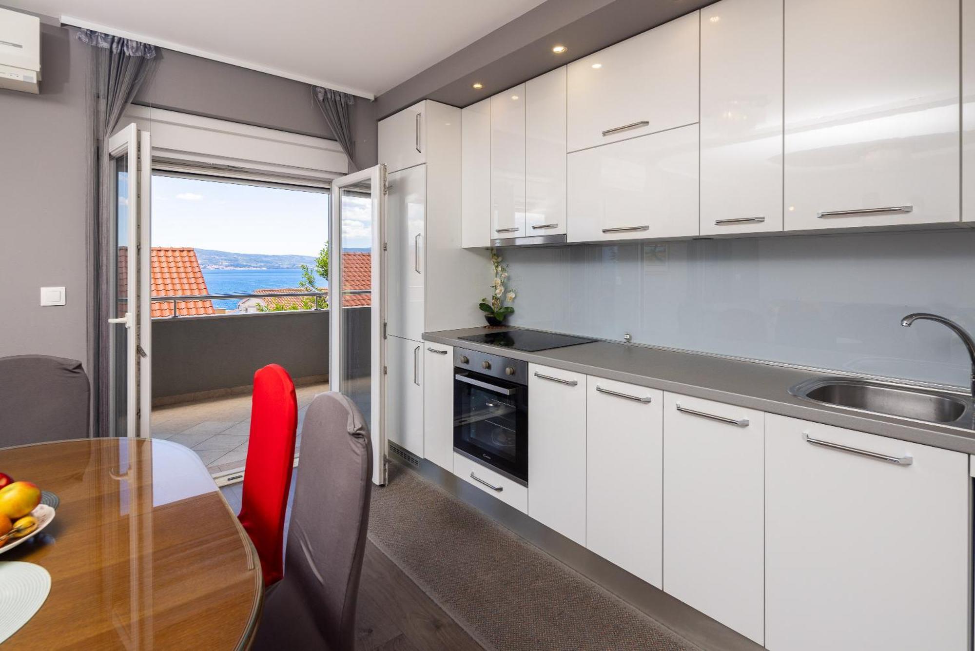 Apartments Ivan Омиш Экстерьер фото
