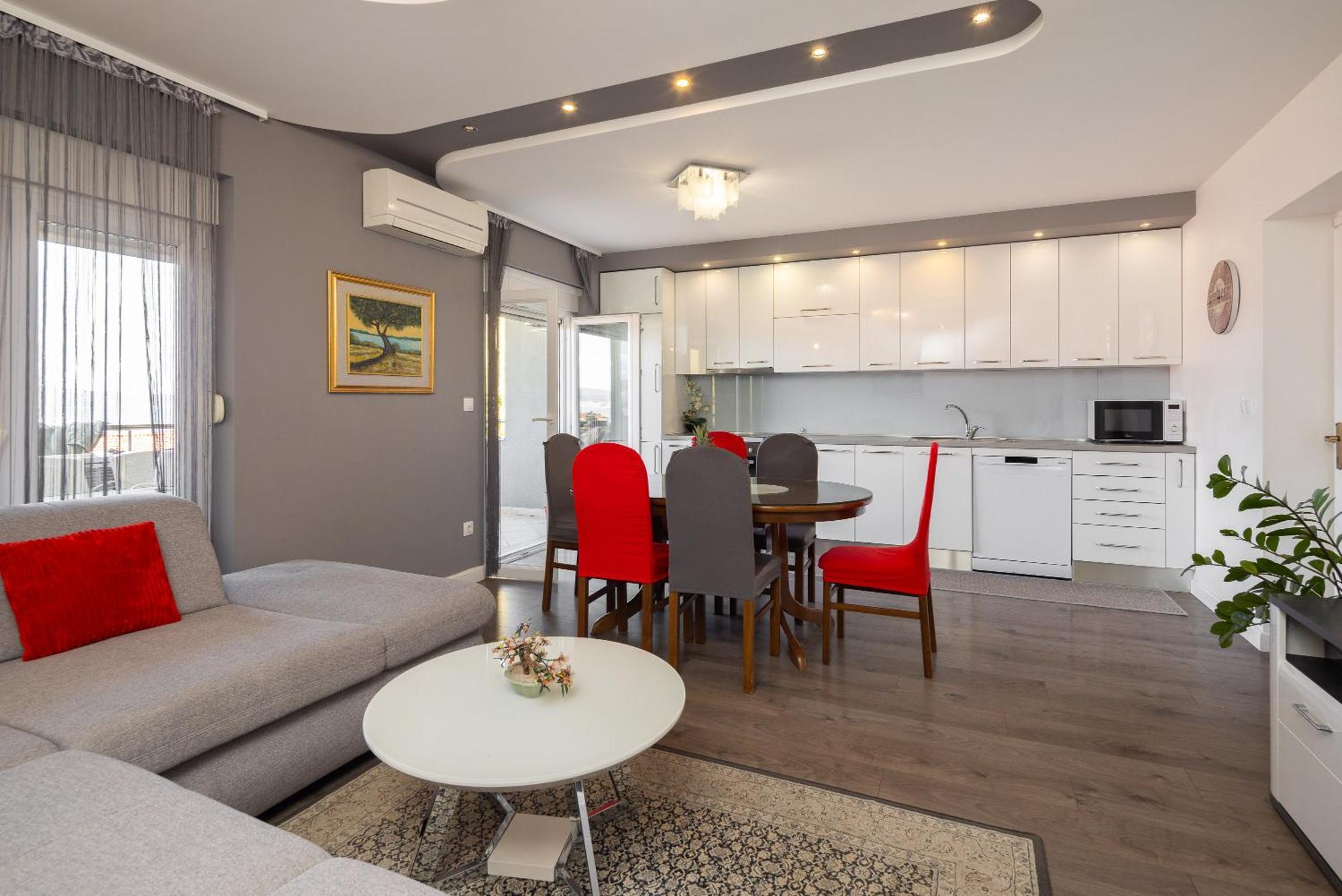 Apartments Ivan Омиш Экстерьер фото