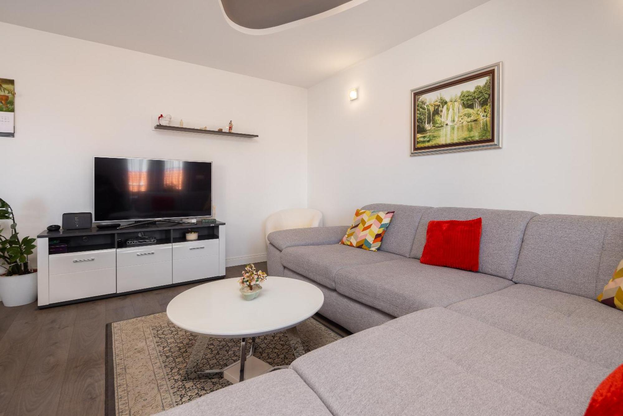 Apartments Ivan Омиш Экстерьер фото